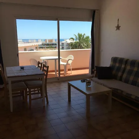 Vila Praia Apartment 度假居 *